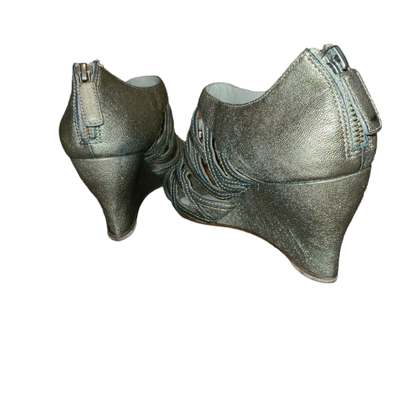 EILEEN FISHER Vero Cuoio Cage Strappy Pewter Zip Heel 3" Wedges Size 8.5 - Picture 8 of 14